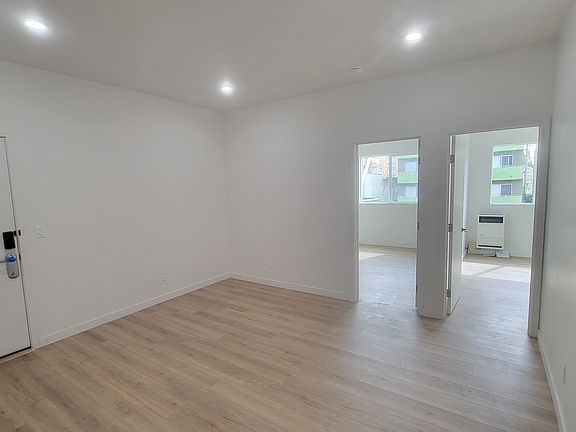 3rd image of 3045 Leeward Ave APT 201