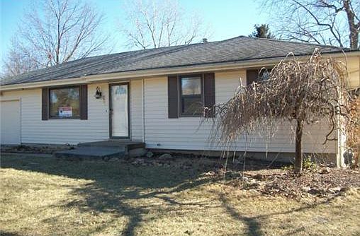 1st image of 806 Golf St
