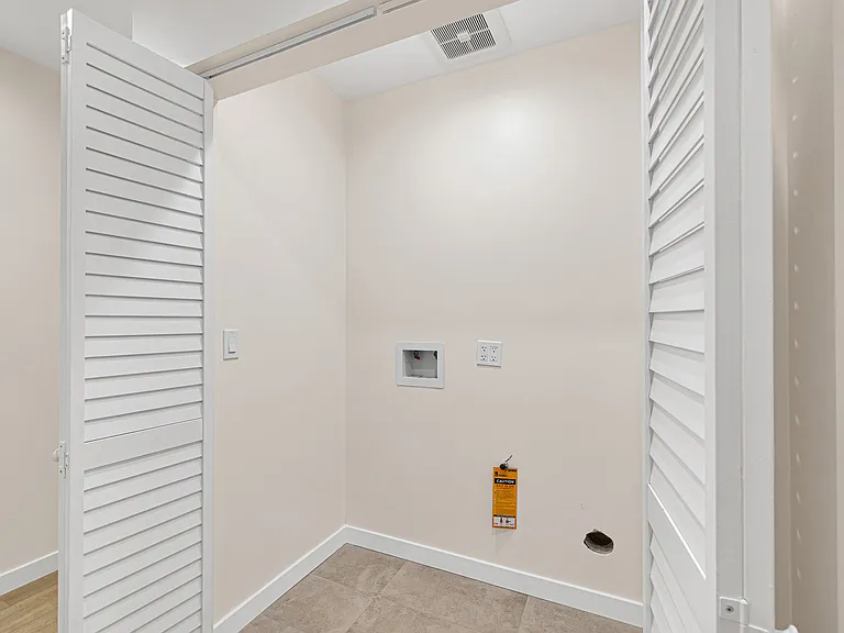 569 E Cypress Ave — Photo 17
