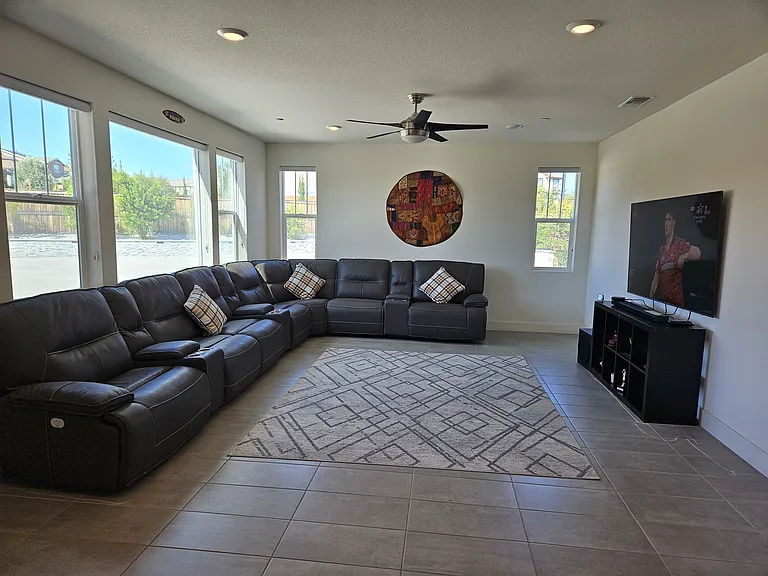 6599 Redbloom Ct — Photo 2