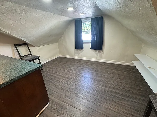 724 W 3rd St #2 — Photo 5