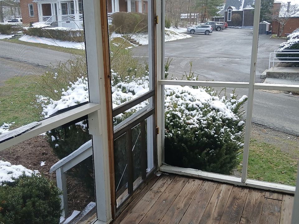 1st image of 422 Main St #10