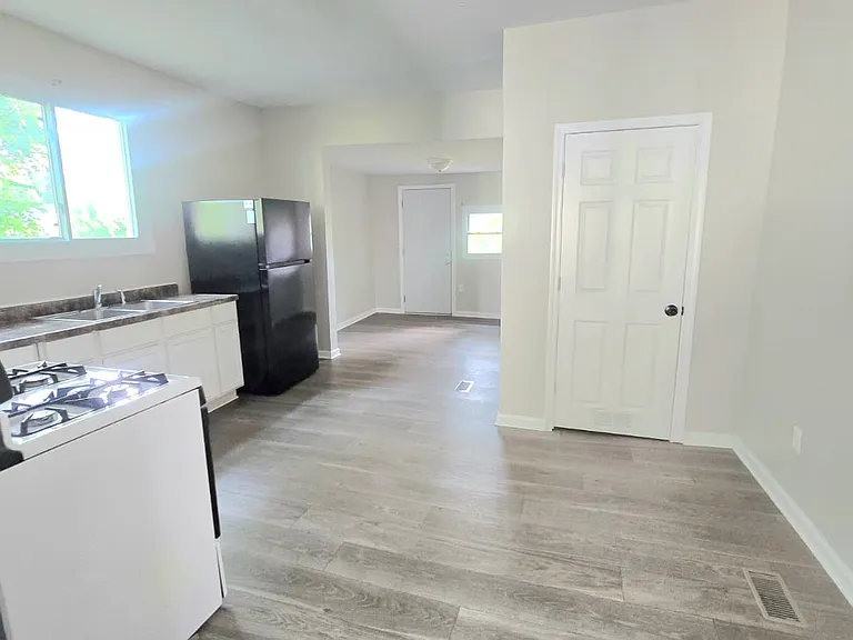 514 Studebaker St #1 — Photo 5