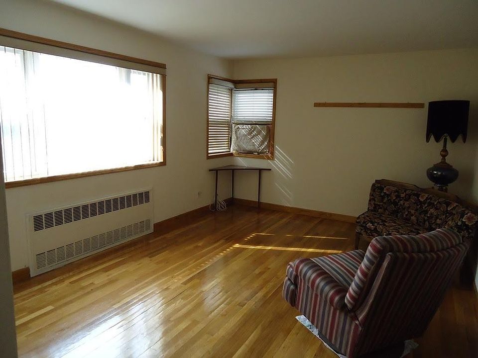 2nd image of 16407 Crocheron Ave