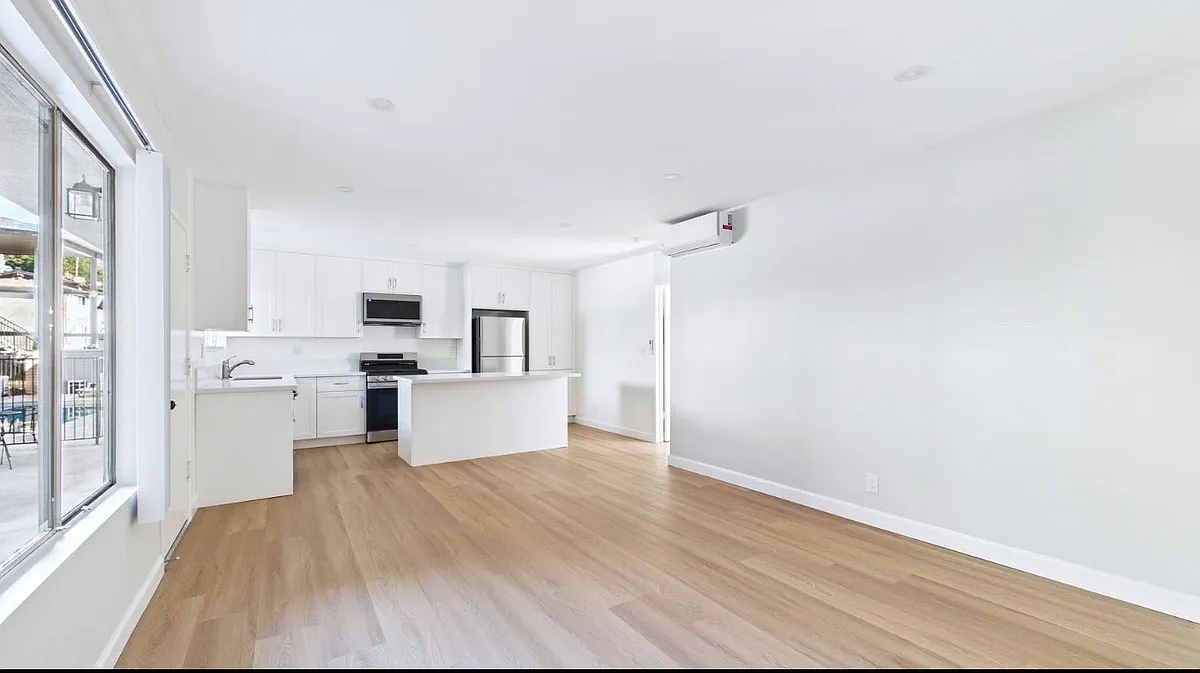 Building Photo - 2372 Florencita Ave #4