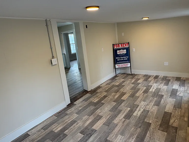 716 State St N — Photo 13