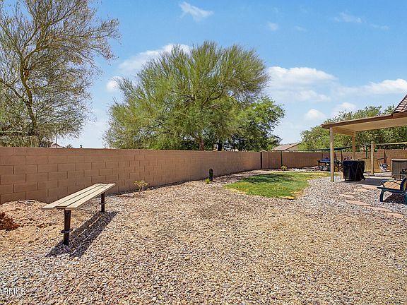 4th image of 581 W JARDIN Loop