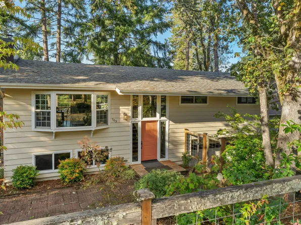 105 W 35th Pl, Eugene, OR 97405
