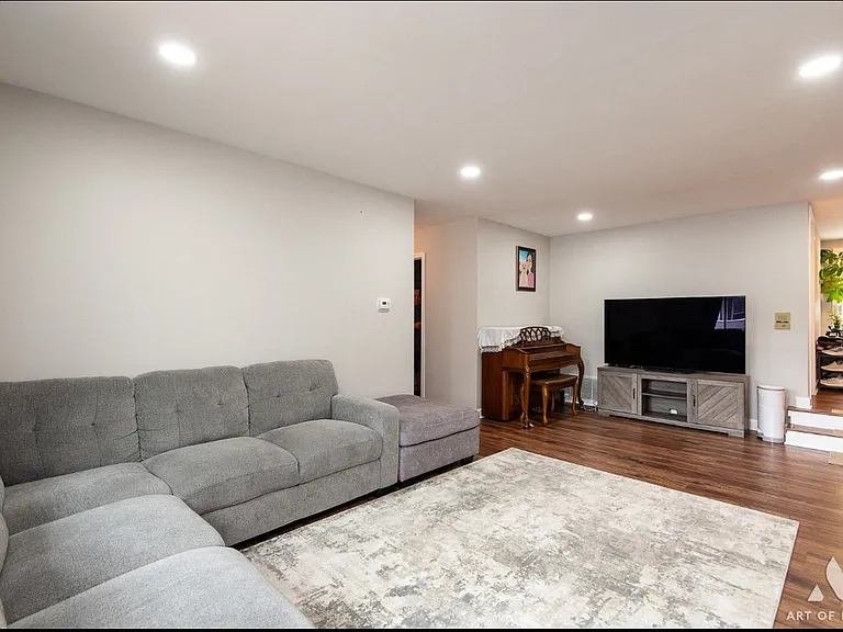 257 Coventry Cir — Photo 6