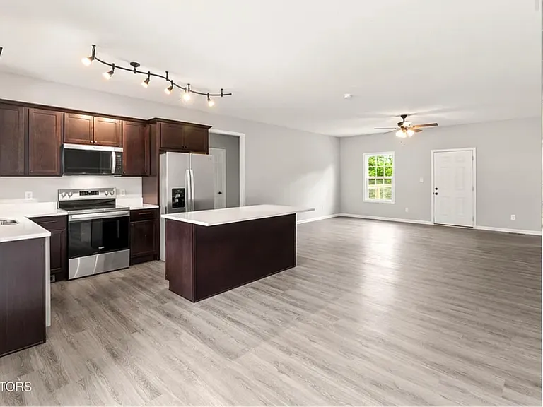 2050 Kings View Loop — Photo 1