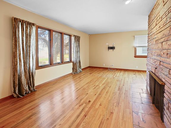 4th image of 10621 Hansen Ave