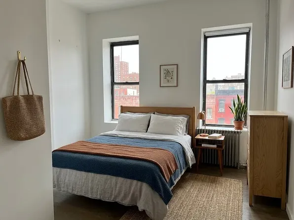 670 9th Ave #5S, New York, NY 10036