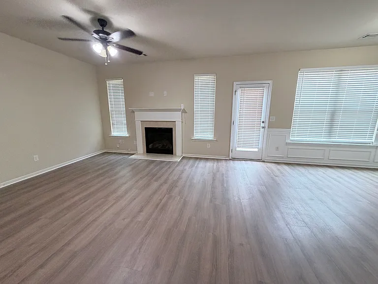 206 Highland Village Ln — Photo 21