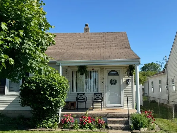 220 W 25th St, Connersville, IN 47331