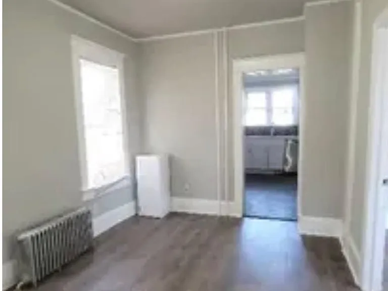 1078 Lalor St #1 — Photo 5