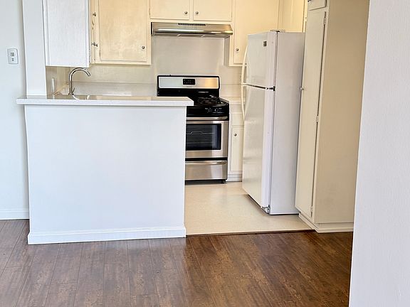 3rd image of 1337 N Gardner St APT 9