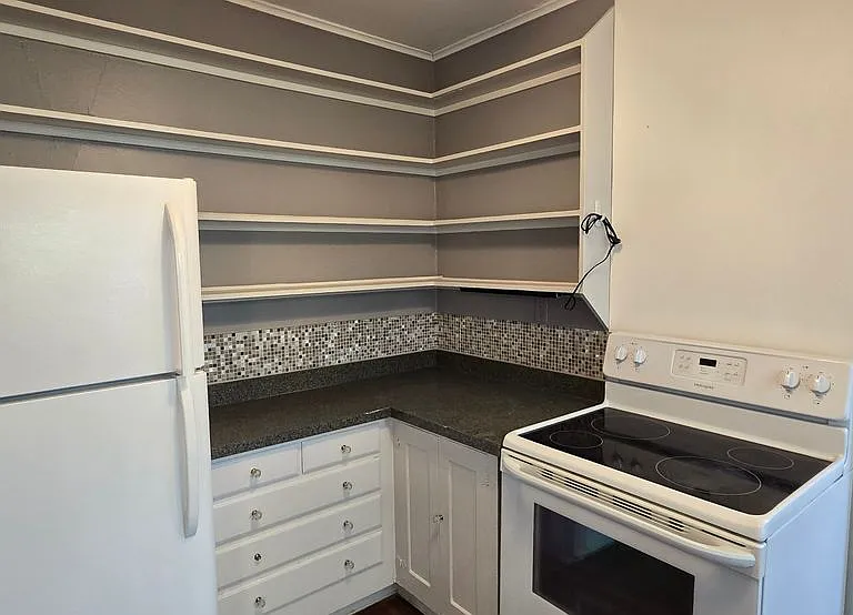 40 Maple Grove Ave #2 — Photo 4