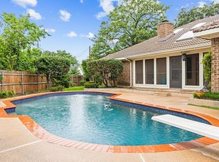 2036 Parkridge Ct, Hurst, TX 76054