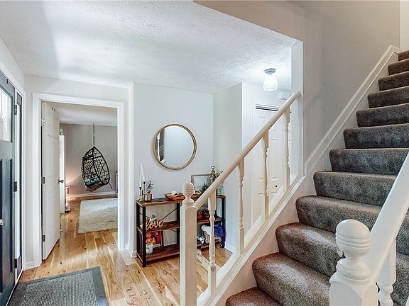 2nd image of 15808 Arbor Trl