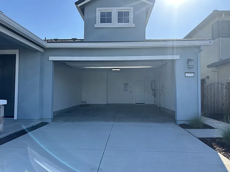 2779 Mulholland Dr — Photo 6