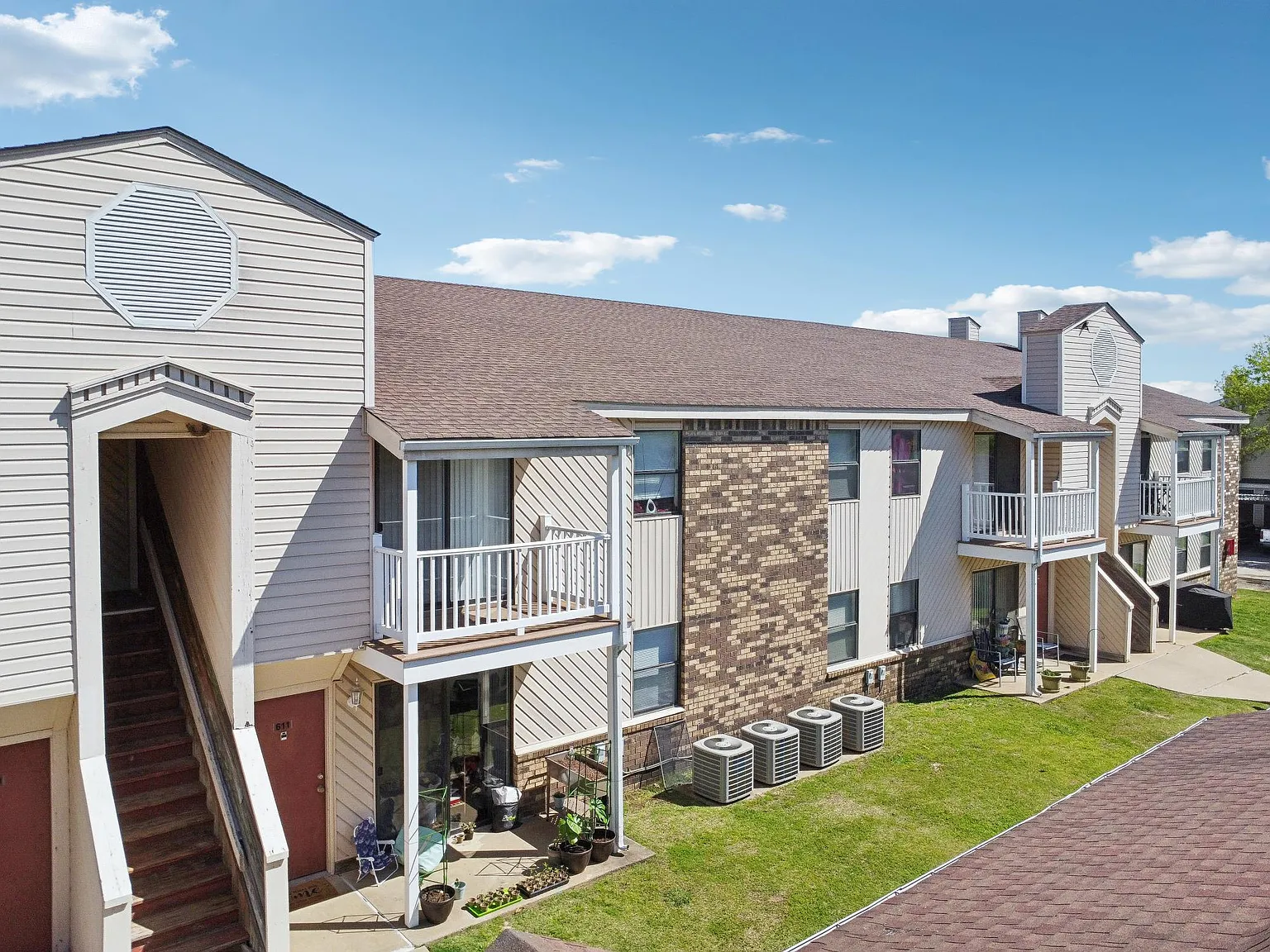 Shady Hollow Apartments — Photo 3
