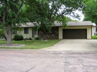 104 E Fir St, Brandon, SD 57005
