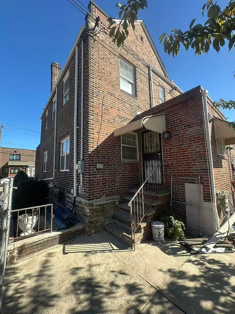 3B1.5B House in South Philly Lower Moyamensing area with parking space Available NOW — Photo 2