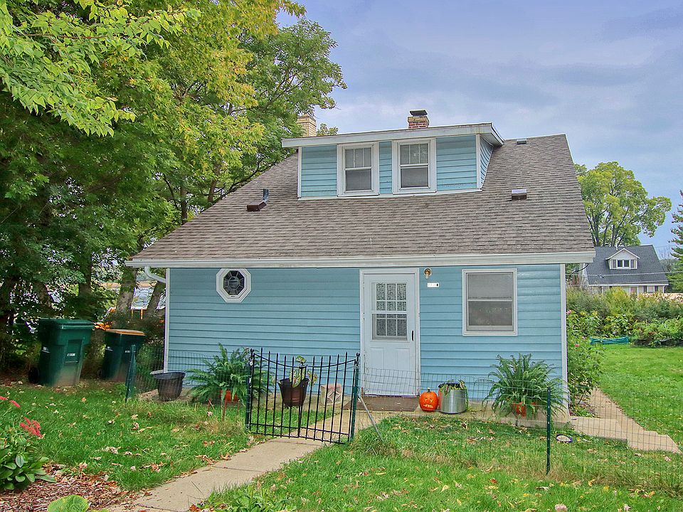 1st image of 21563 W Pine St