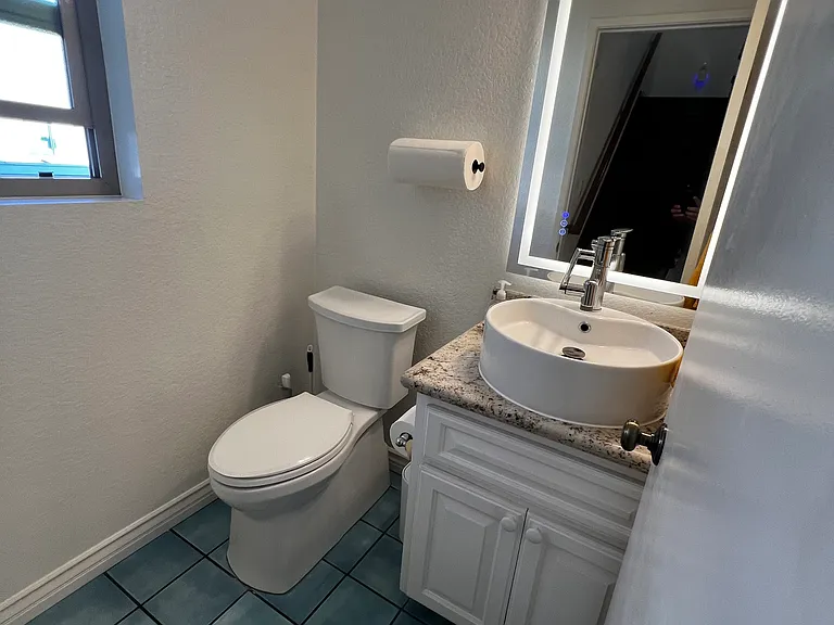 7825 Seaglen Dr — Photo 33