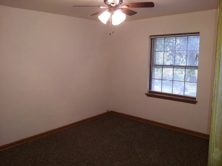 4244 N Wilson Dr — Photo 6