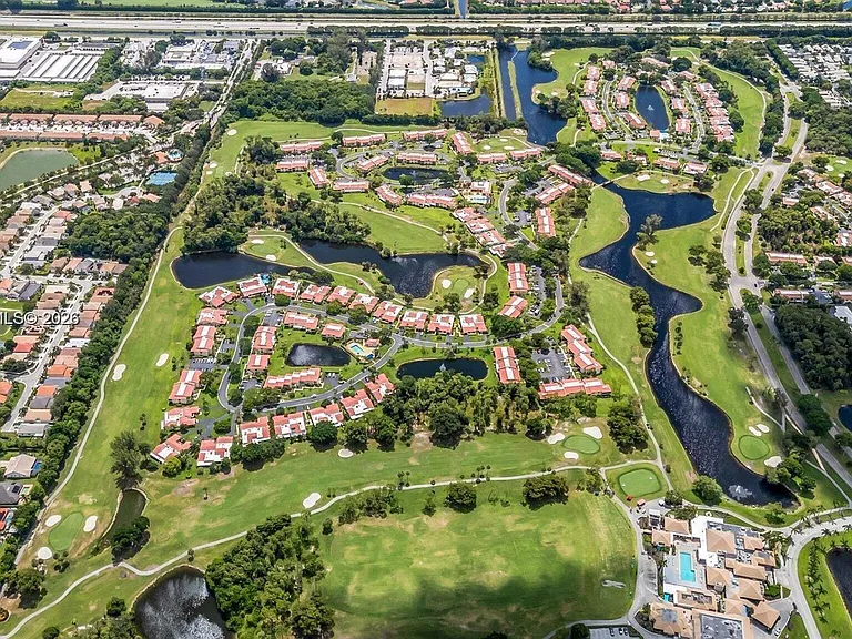 8535 Casa Del Lago #F — Photo 32