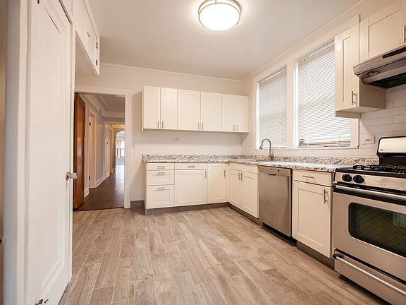 4th image of 5651 N Artesian Ave #2