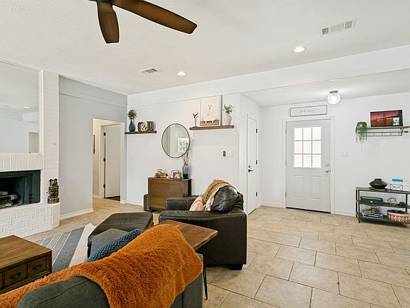 5th image of 909 Hillside Ln