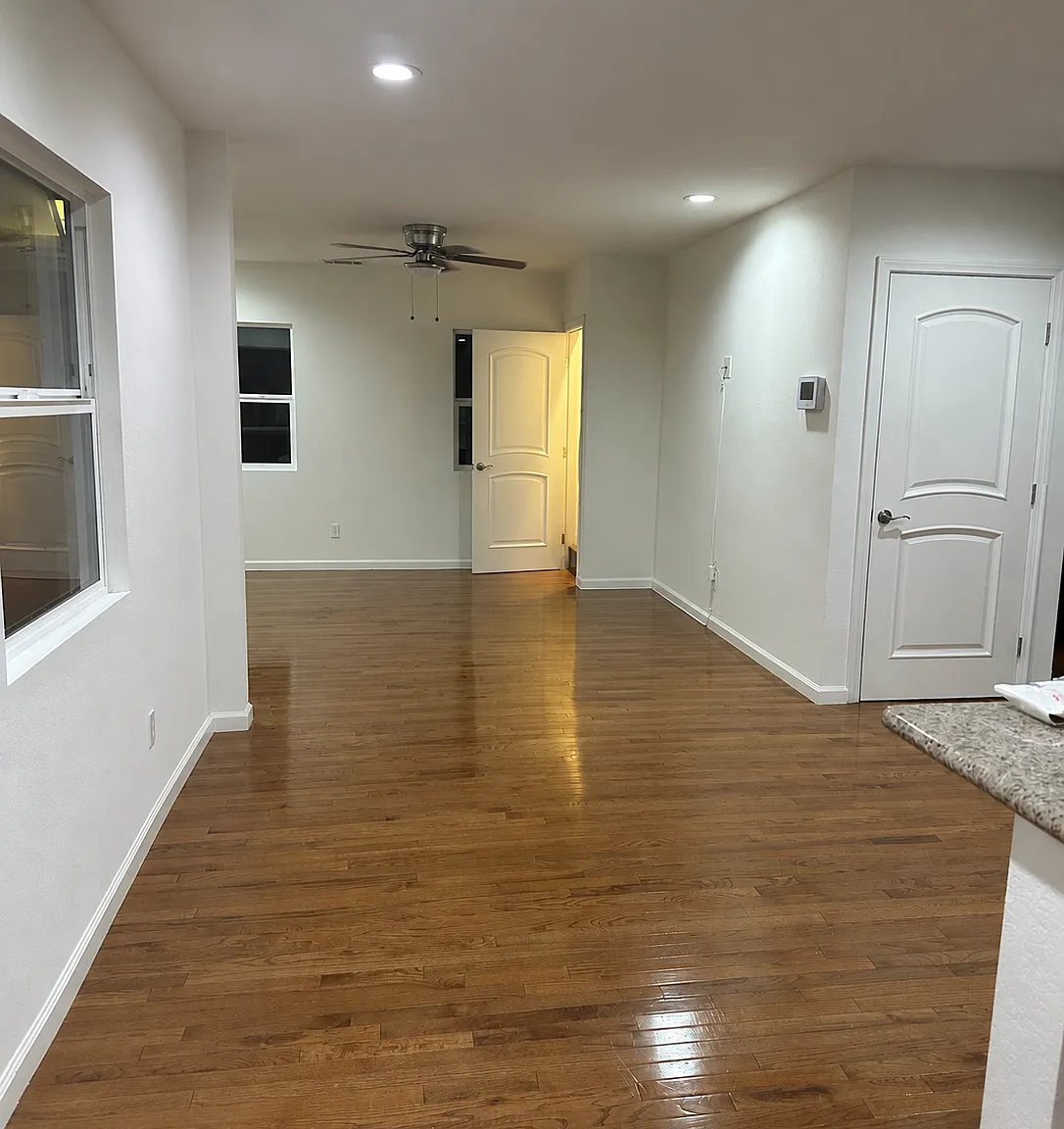 2 bed, 1.5 bath, 1055 sqft, $4,500 — Photo 3
