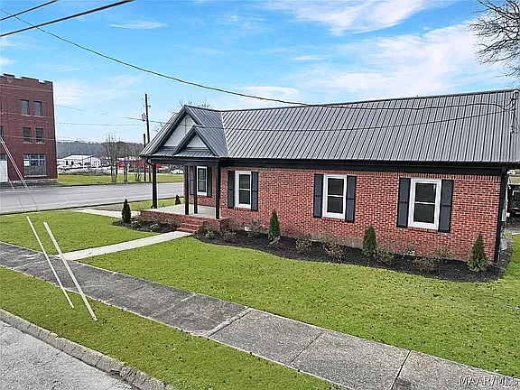 3 bed, 2400 sqft, $1,950 — Photo 1