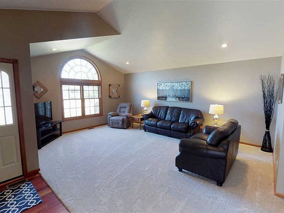 3rd image of 505 Rosewood Dr