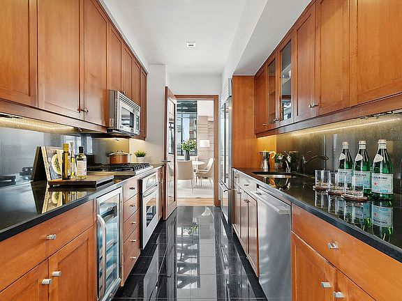4th image of 45 W 67th St #Ph33b