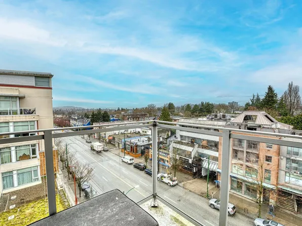 2228 Broadway W #710, Vancouver, BC V6K 0B1