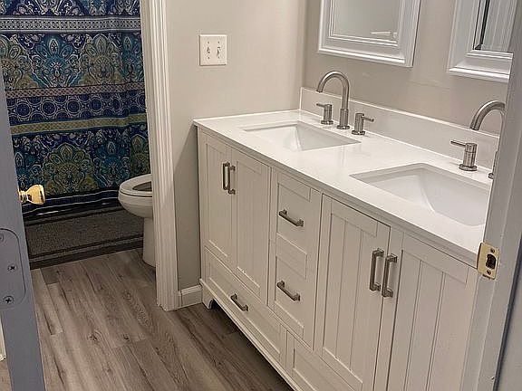 Upstairs bathroom 