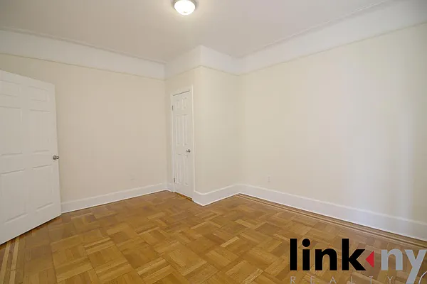 Rented by Link NY Realty | media 27