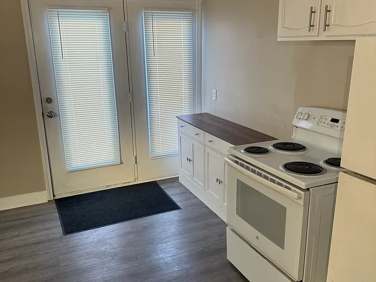 2240 W 9th St — Photo 5