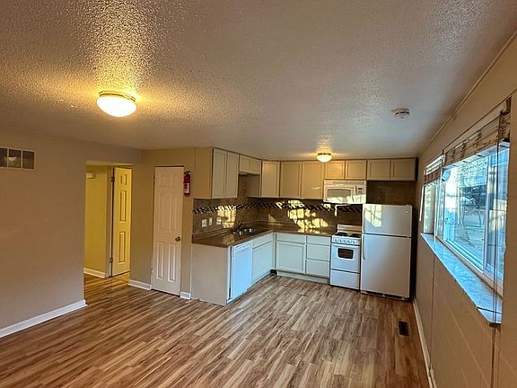 4th image of 1517 10th Ave #8