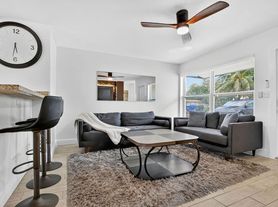 6660 Custer St, Hollywood, FL