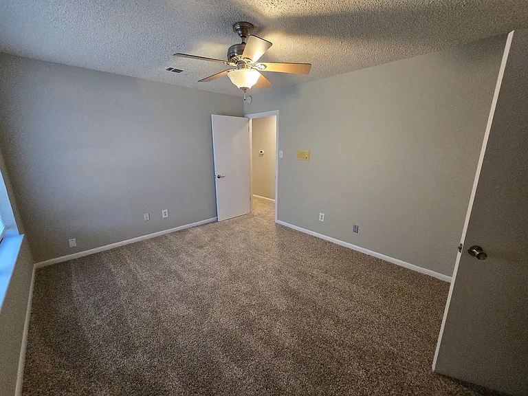 402 Greenwood Dr — Photo 10