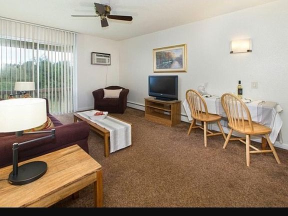 3rd image of 805 S Circle Dr APT 10