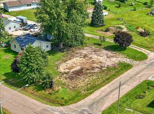 702 Central Ave, Center Point, IA 52213