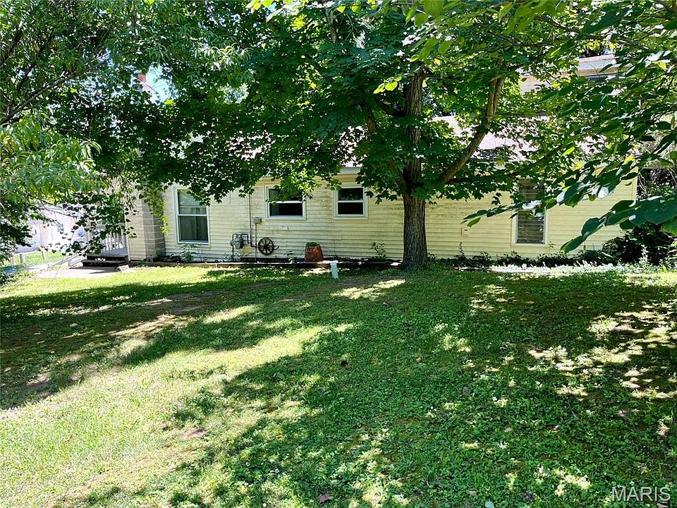 2nd image of 304 E 2nd St