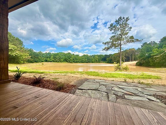 4th image of 1066 Harmony Rd