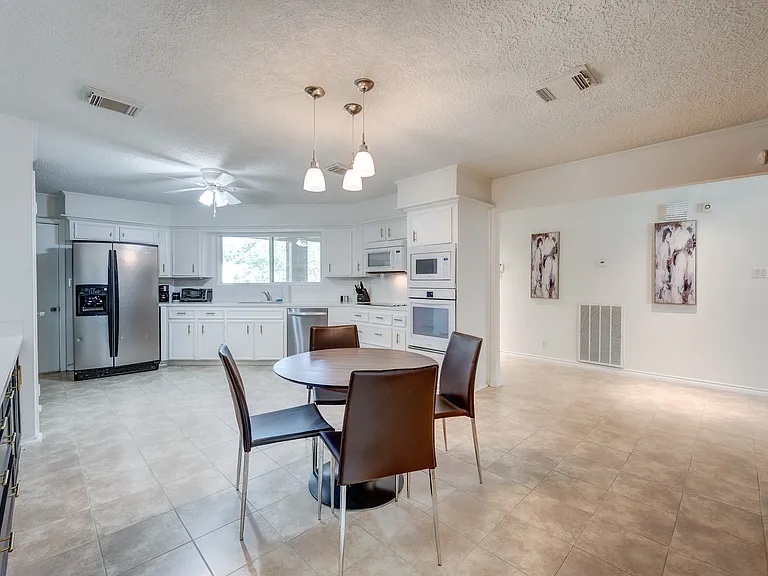 1722 S Kirkwood Rd — Photo 19
