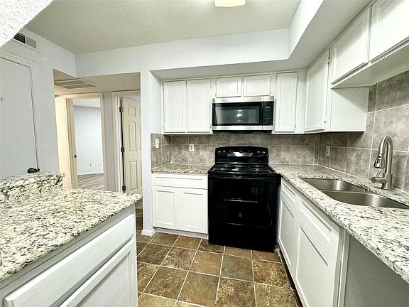 2nd image of 9801 Walnut St #108